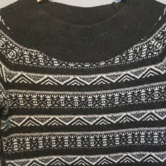 Kismet fair isle grey sweater size medium - Picture 2 of 6
